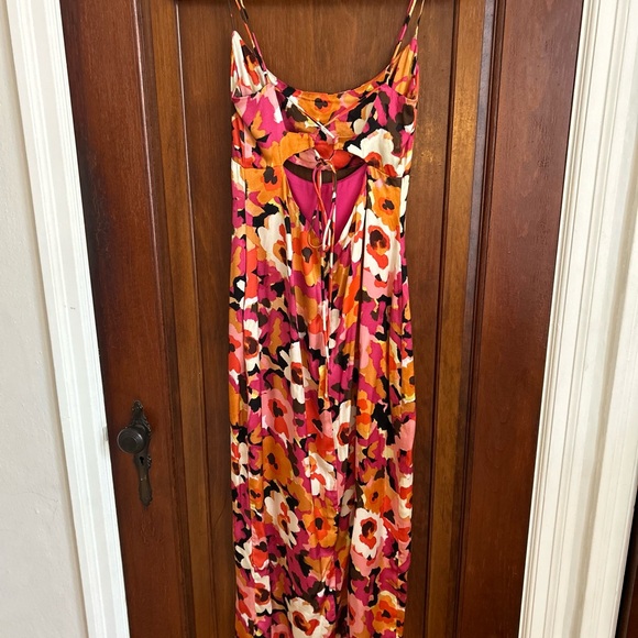 ASTR The Label “Bellerose Satin Midi Dress” - Picture 3 of 6